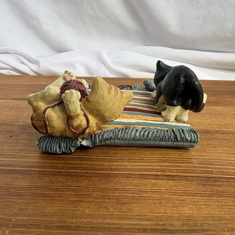Vintage Figi Graphics 1996 Cats on Rug Figurine Removable Basket Resin